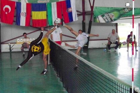 Salonta găzduieşte primul turneu play-off a Campionatului Naţional de fotbal-tenis 